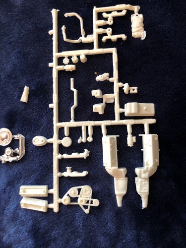 AMT/ERTL CHEVY CAMARO Z-28 JUNKYARD ONLY - HIGH OUTPUT V-8 MOTOR ONLY- NEW PARTS