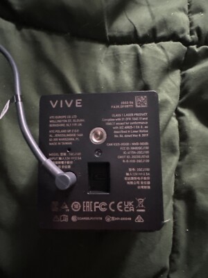 2x HTC Vive 3.0 Tracker + 2.0 base station + straps  missing one usb. 