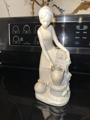 1992 Vintage Lladro/Nao  GIRL IN THE FOUNTAIN  #136 11 1/2'' Matte Finish~ Spain