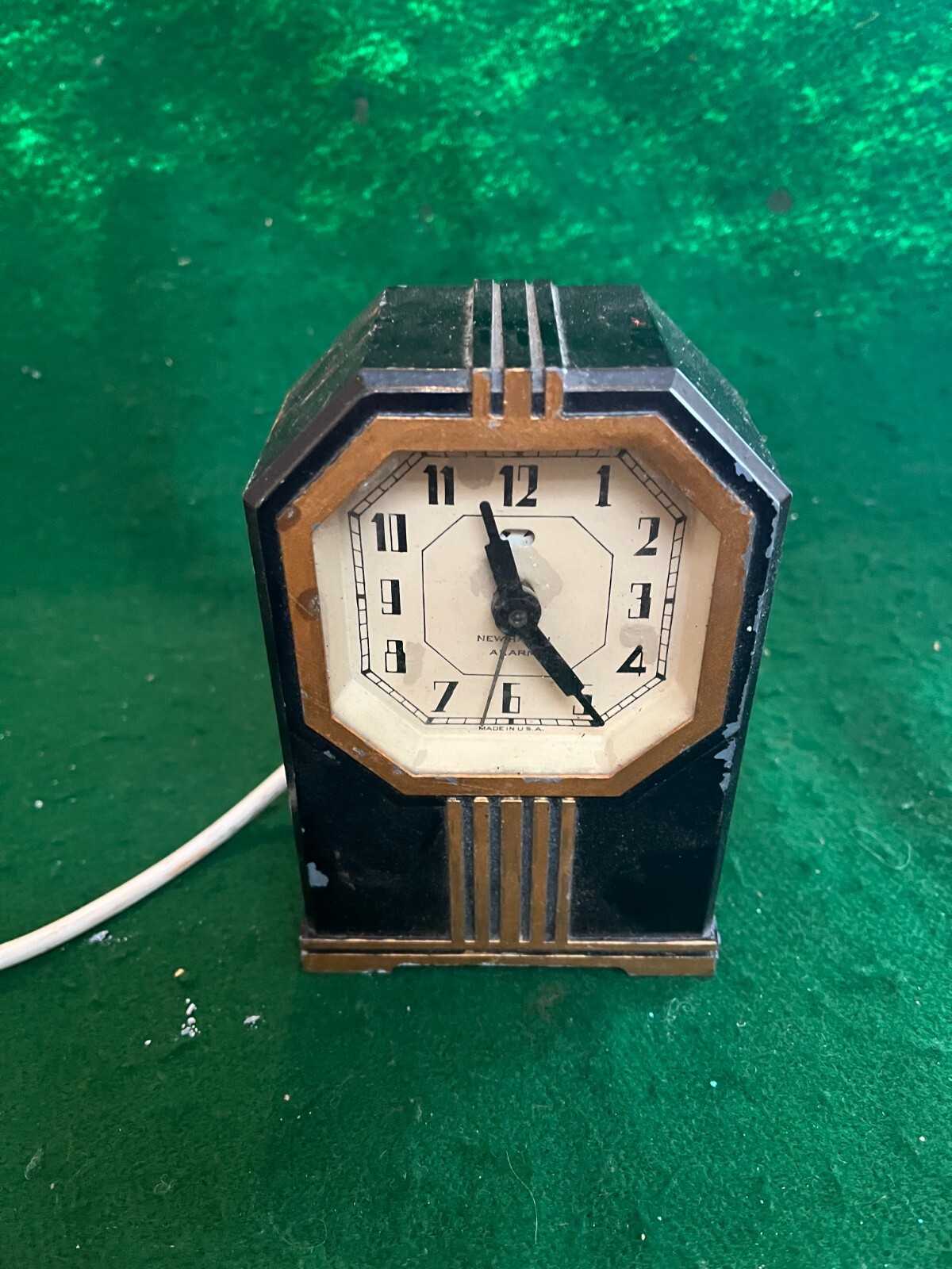 VINTAGE NEW HAVEN ELECTRIC ALARM CLOCK