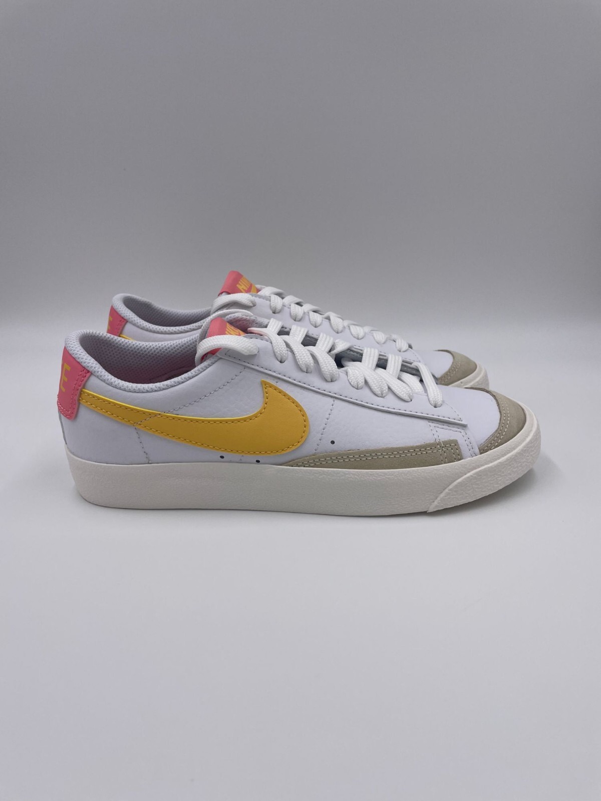 新品NikeBlazerLow' 77 ホワイト/ブラック レディース24cm Nike Blazer Low 77 White Black Womens Casual Shoes Size US