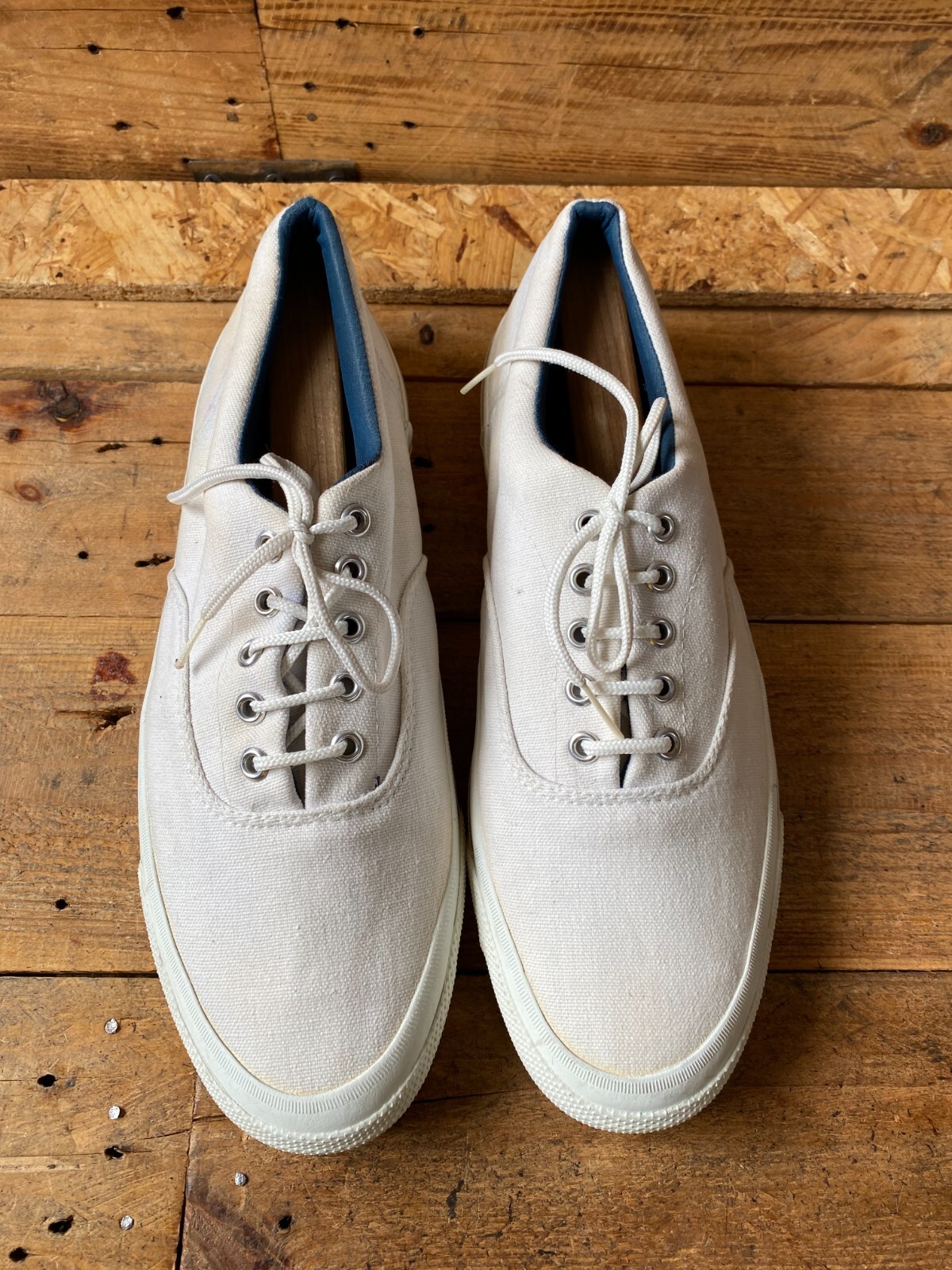 Vintage converse 80-90s Skid grip white canvas sneakers US Vintage converse 80-90s Skid grip white canvas sneakers US