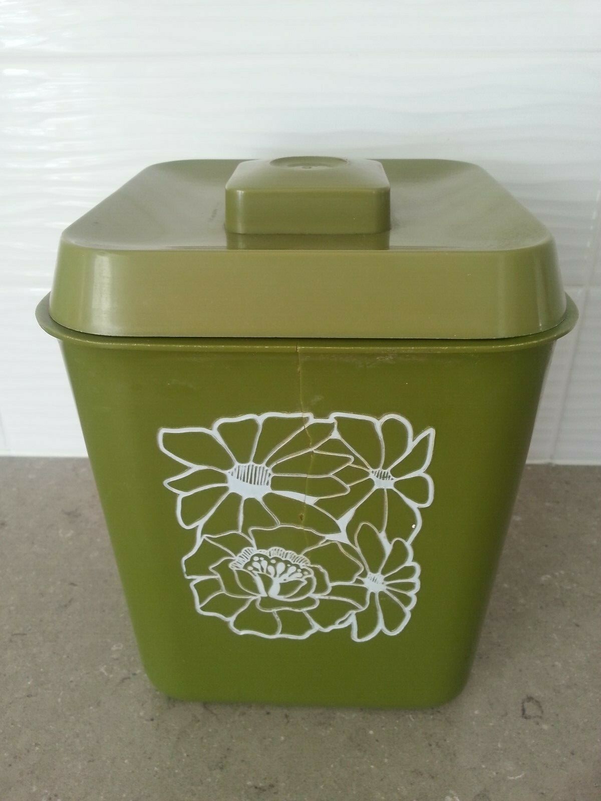 Vintage Avocado Green Plastic Kitchen Canister Replacement Lid - White Flowers