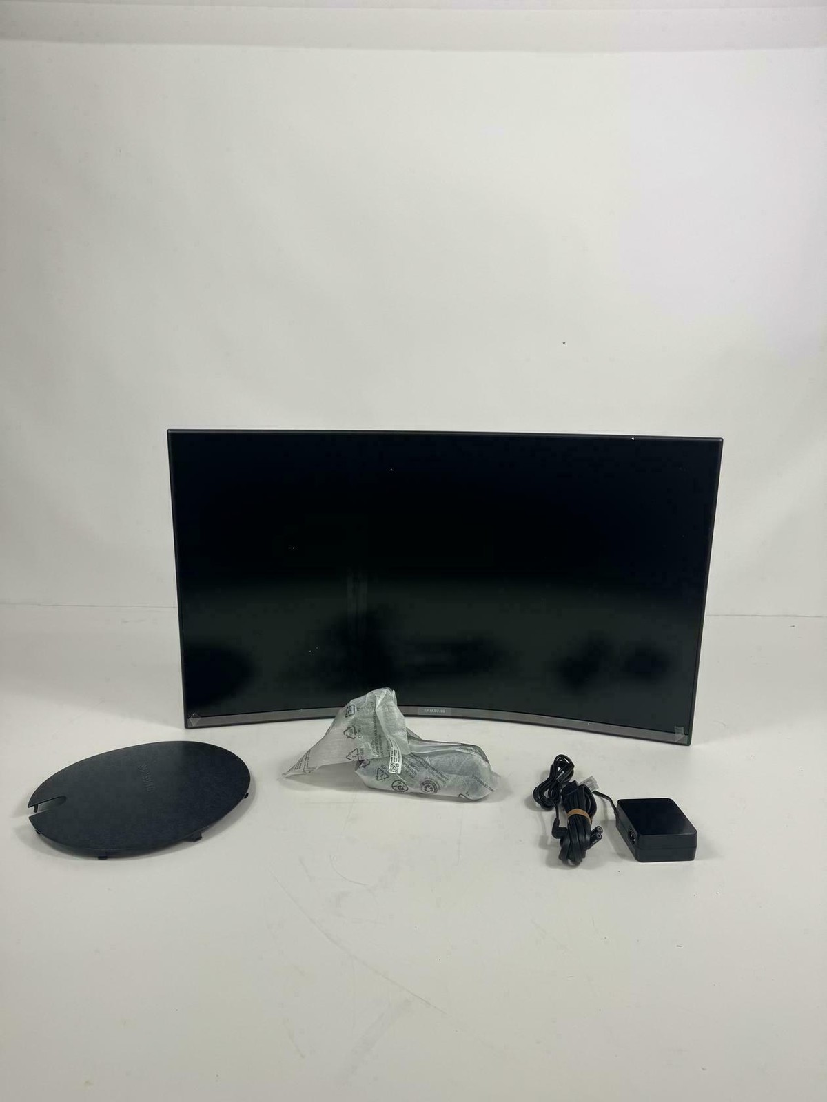 SAMSUNG 32-Inch S39C Series FHD Curved Gaming Monitor, 75Hz (DAMAGED SCREEN)