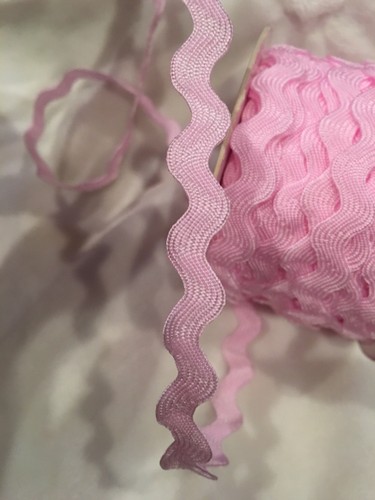 5 Yards Of Light Pink Ric Rack 7mm ~Brand New~