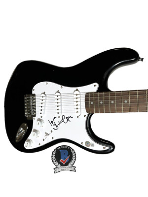DUA LIPA SIGNED AUTOGRAPH FENDER STRATOCASTER FULL SIZE GUITAR BAS BECKETT
