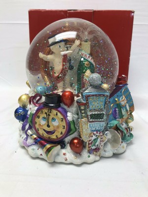 2000 New Year Disney Globe w/Box