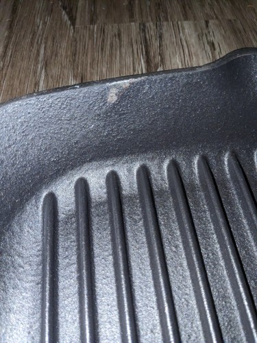 MegaChef 11 Inch Square Enamel Cast Iron Grill Pan w/ Matching Grill Press Red