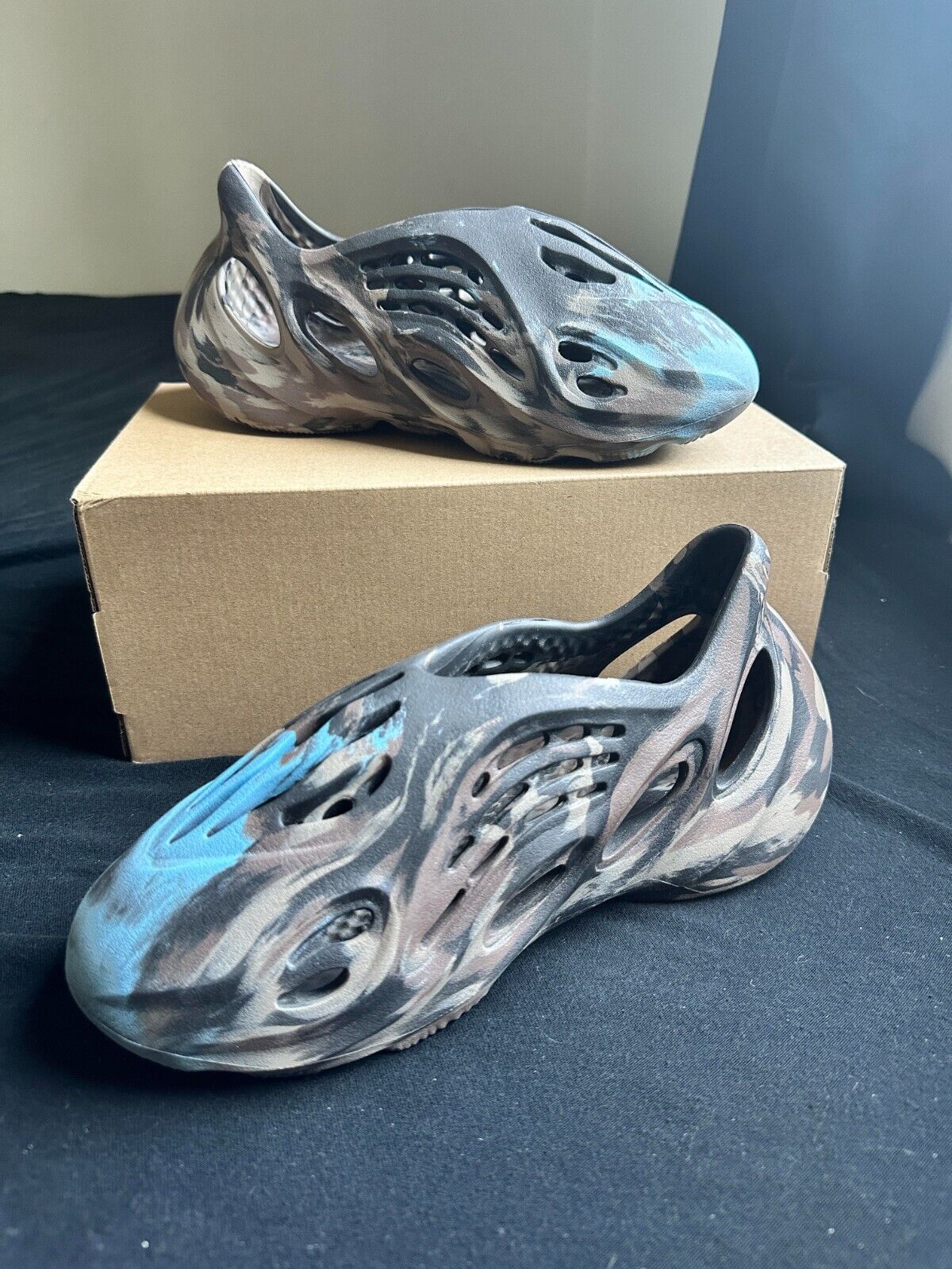 Yeezy Foam Runner MX Cinder, Size US 8 Mens, Only worn once, Original Box Yeezy Foam Runner MX Cinder, Size US 8 Mens, Only worn once, Original Box