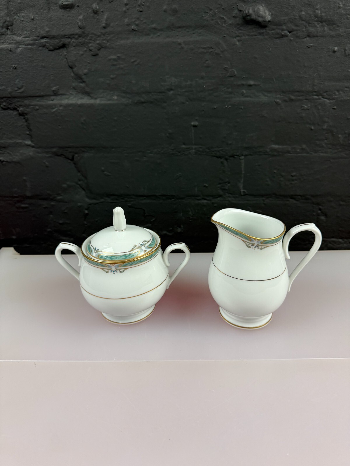 Noritake Glenabbey P586 Milk / Cream Jug 11.5 cm and Covered Sugar Bowl Set