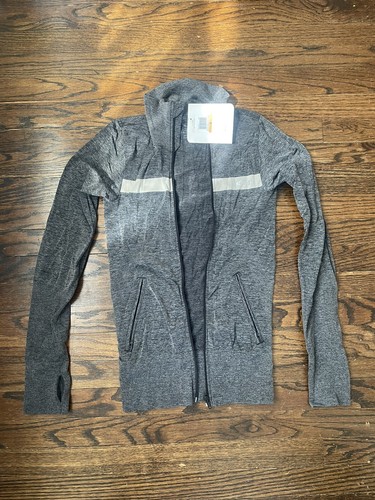 Oakley レディースジャケット S ネイビー Oakley womens Zip cool down jacket, New with tags $88, Size