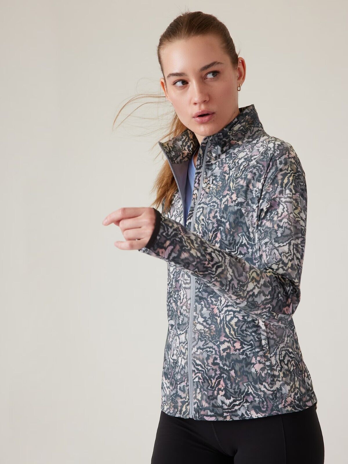 EUC Athleta Run With It Jacket Kinetic Abstract Multi SIZE L EUC Athleta Run With It Jacket Kinetic Abstract Multi SIZE L