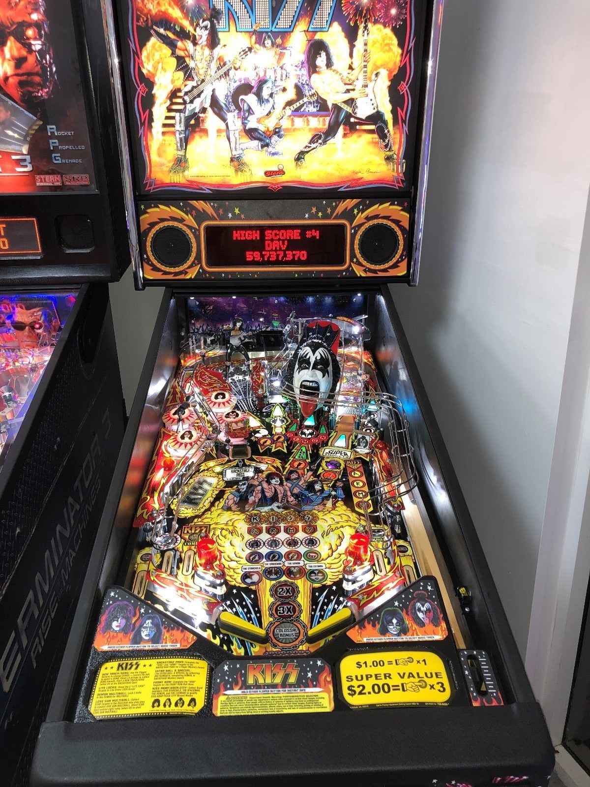 KISS  PINBALL MACHINE STERN 2015 NEW JUST TAKEN OUT OF THE BOX $499 SHIPS