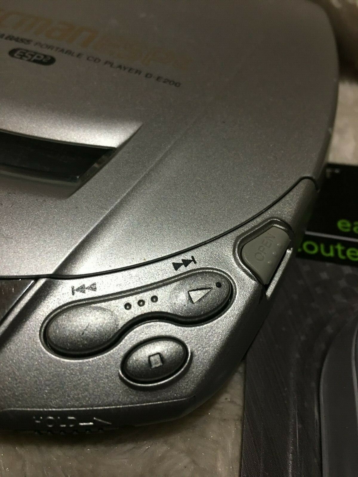 Sony Discman ESP2 Digital Mega Bass D-E200 Portable CD Player Silver Working