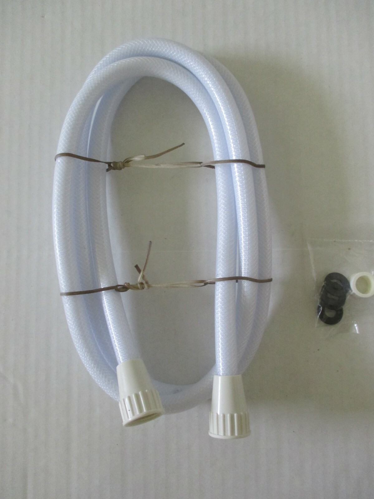NEW WHITE FLEXIBLE PVC REPLACEMENT SHOWER HOSE 6 FT LONG WITH WASHERS