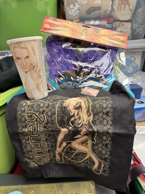 Britney Spears Femme Fatale Tour 2011 Bag Cup & Circus Tour Mask Keychain 2009