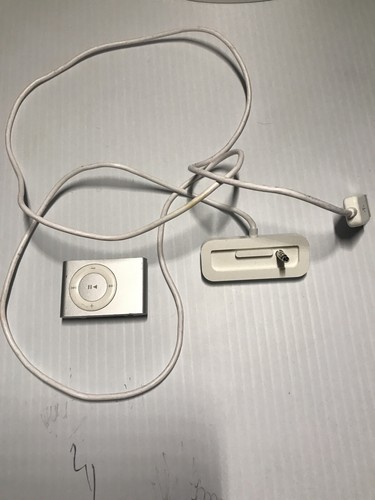 Apple iPod Shuffle 2nd Generation Silver 1 GB Model A1204 with Dock Music Player