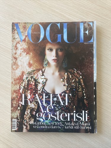 vogue Turkey April 2022 Esin & Ece Bıçak Serkay Tütüncü Ece