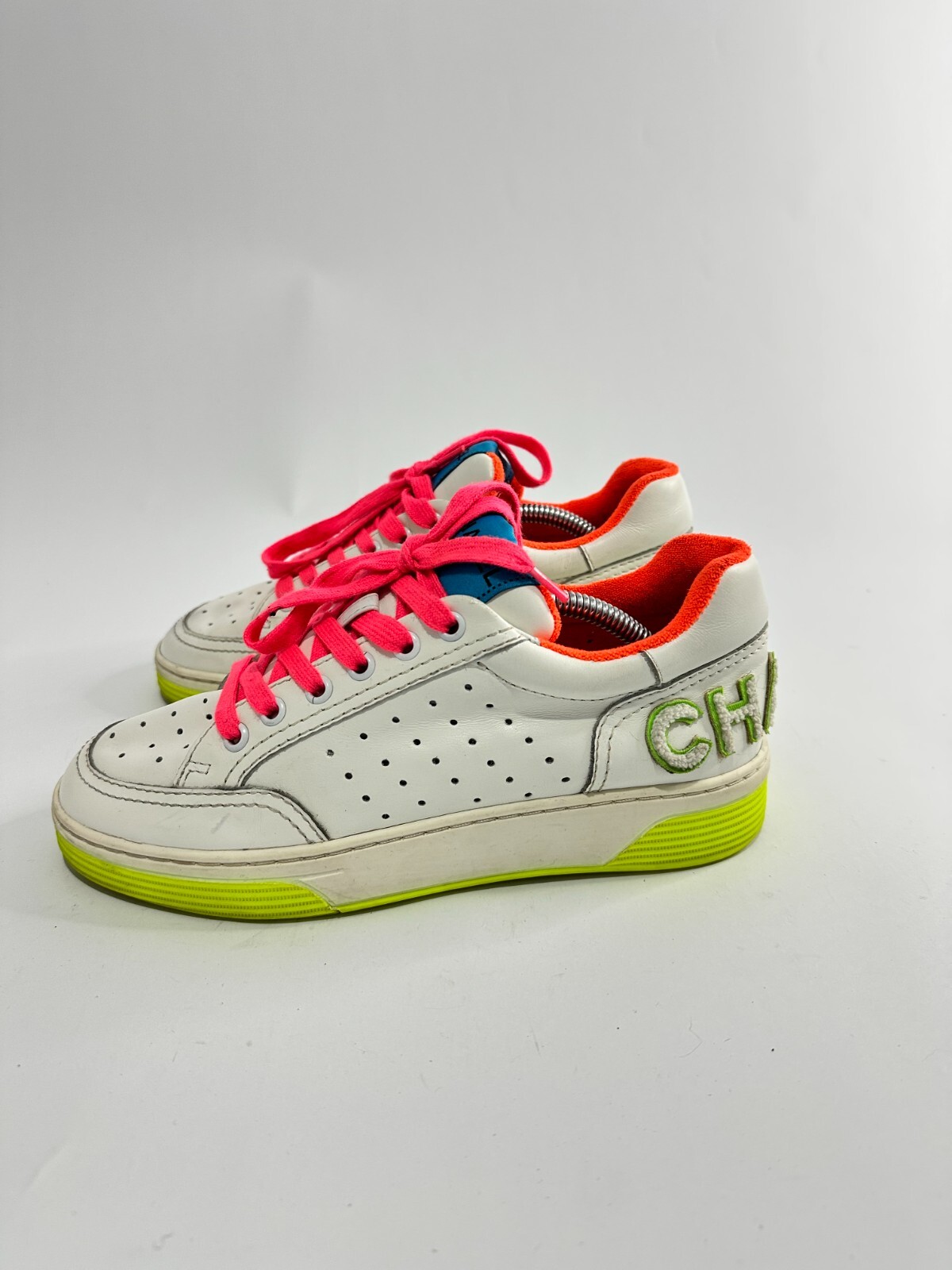 cocolunaです(^^) Chanel White Leather CC Lace Up Sneakers Size 37 EU | eBay