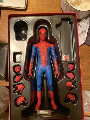 Hot Toys - 激レア 2023 コミコン 限定　HotToys spiderman おまけ付 Marvel Comics - Hot Toys Exclusive Spider-Man Figure - The