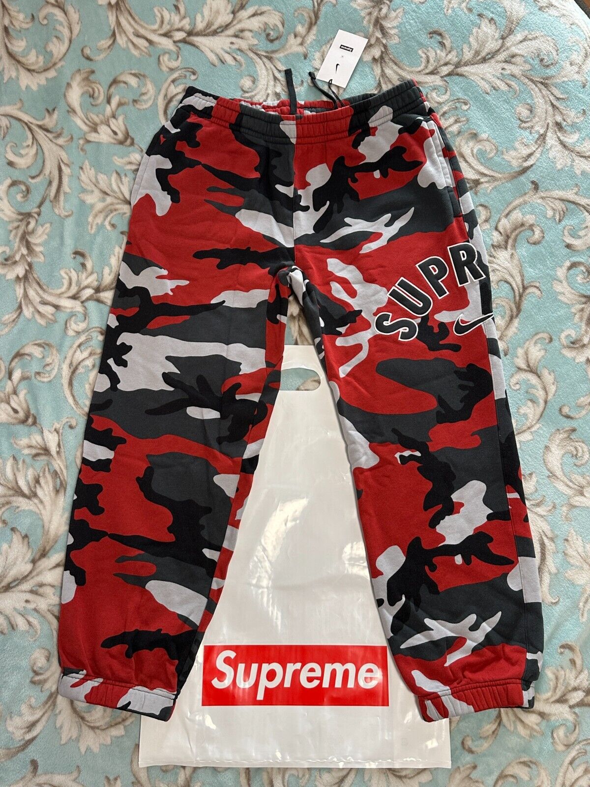 SUPREME NIKE ARC SWEATPANT (SMALL) (RED CAMO) SS22 CORDUROY SUPREME NIKE ARC SWEATPANT (SMALL) (RED CAMO) SS22 CORDUROY