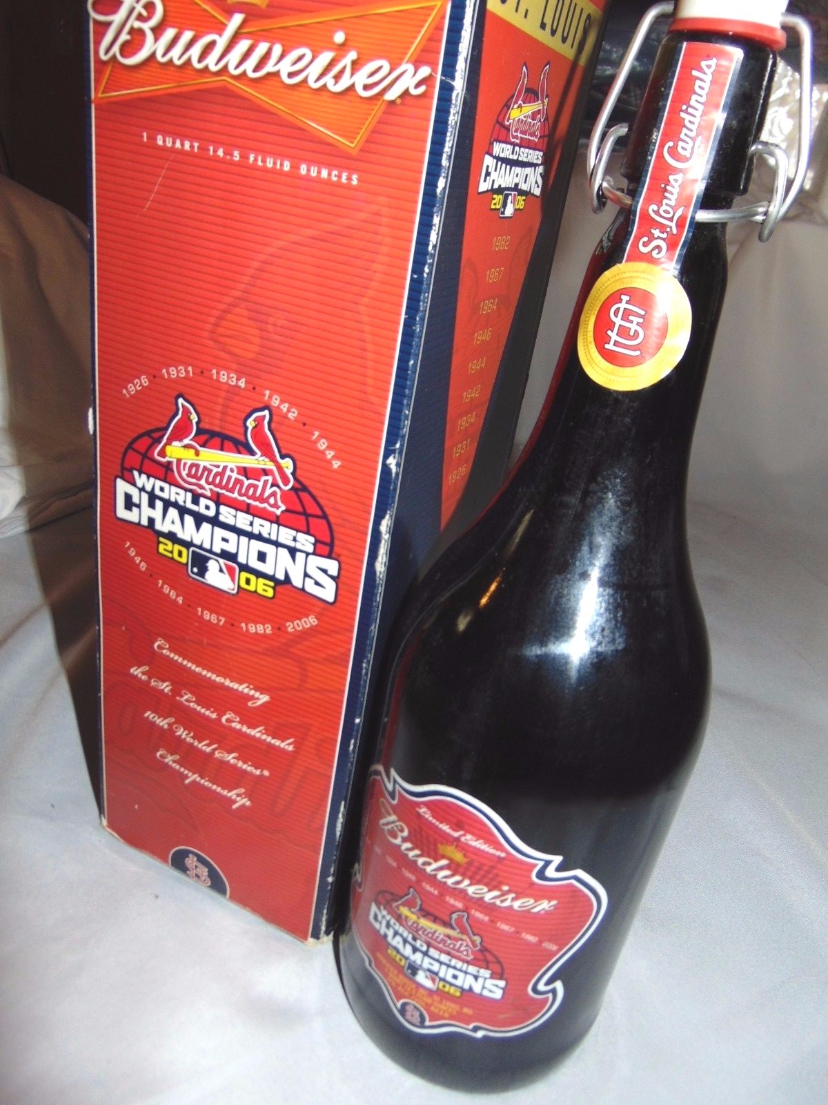 BUDWEISER Collectible EMPTY 1 Qt 14.5 oz CARDINALS World Series Champions 2006
