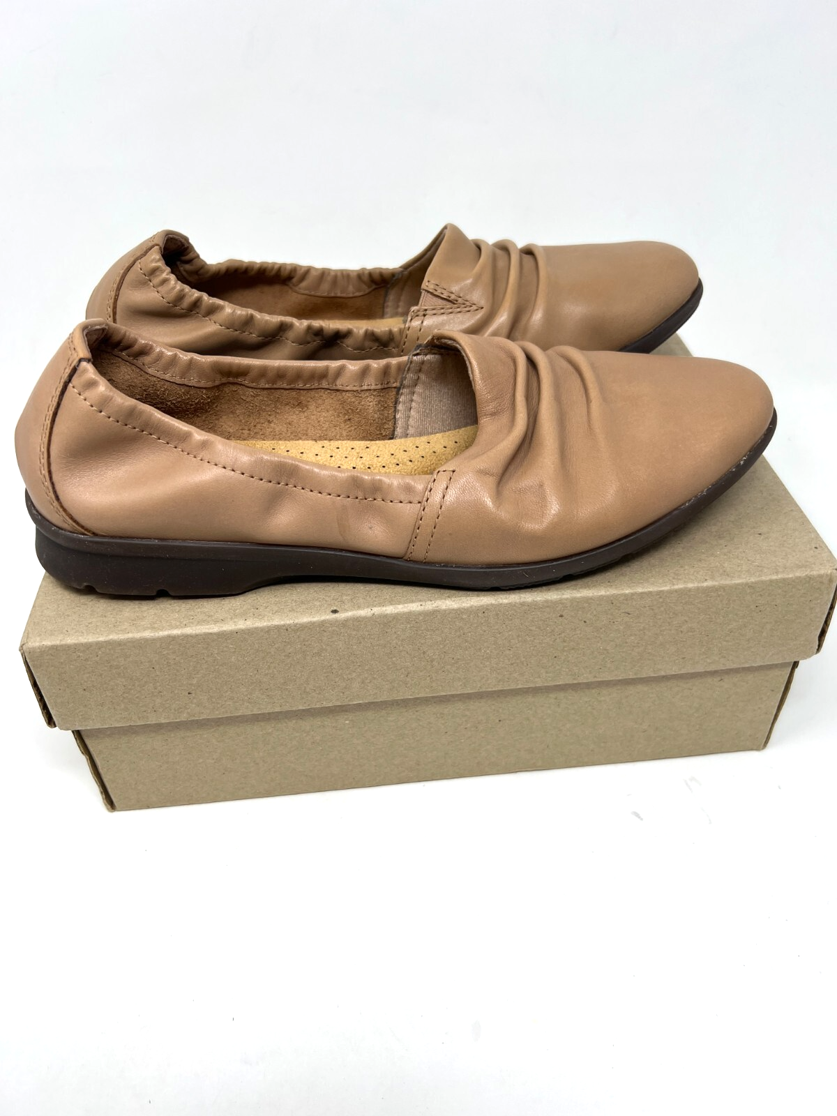 Clarks Jenette Ruby Praline Leather Flats Womens 8 Ballet Shoes Rouched Slip On