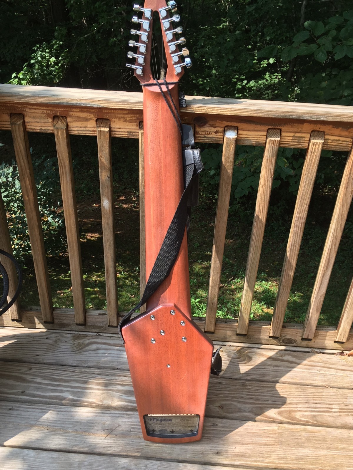 Mobius Megatar - twelve string tapping instrument - (Stereo bass and treble out)