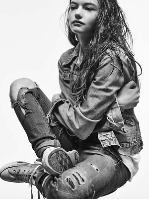 マッケンジー・フォイ直筆サイン入り超 特大写真…Mackenzie Foy… Amazon.co.jp: マッケンジーフォイ直筆サイン入り超 特大写真