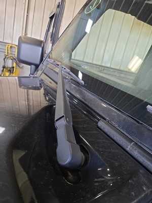 Used Right Wiper Arm fits: JEEP WRANGLER 07 08 09 10 11 12 13 14 15 16 17 18