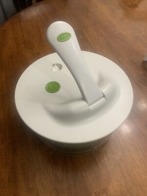 Spin Cycle Salad Spinner w/ Lid in Green & White Chef'n Spin Cycle Salad Spinner