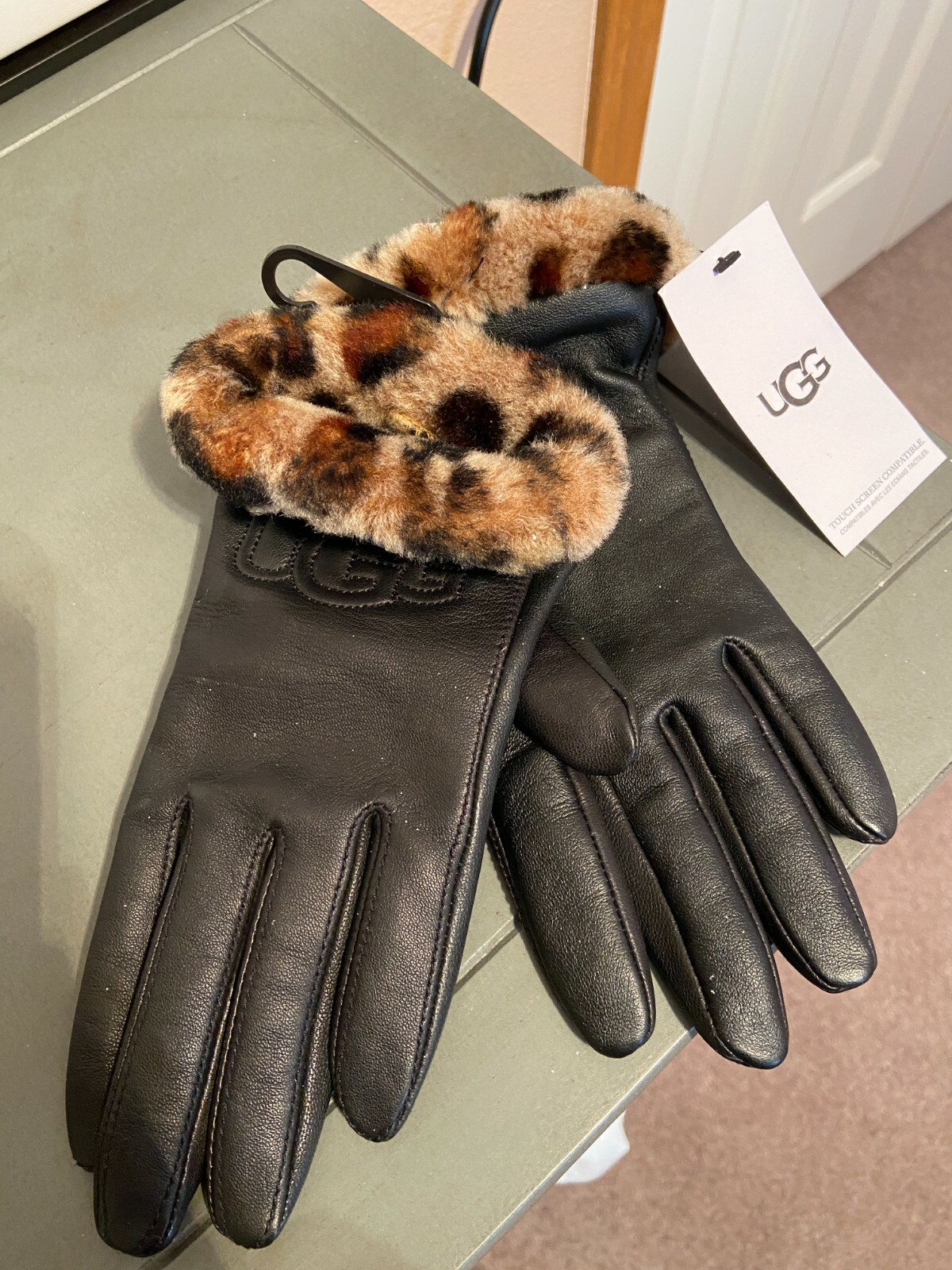 UGG Classic LEATHER Shorty Tech Fur Trim Gloves SZ S SOLD