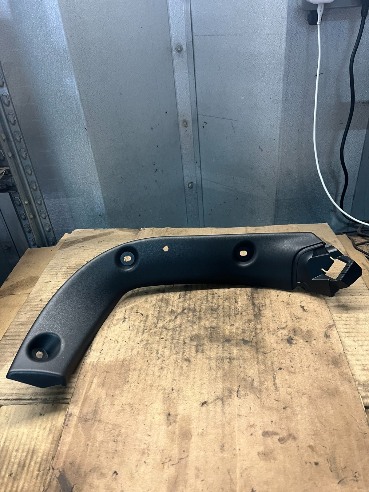 Nissan Juke F15 2010-2018 - Near Side Tailgate Trim 909031KA2A