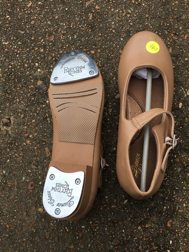 Dance Class Rhythm Tones TAP SHOES Youth 5 1/2 Cream Tan Neutral Buckle