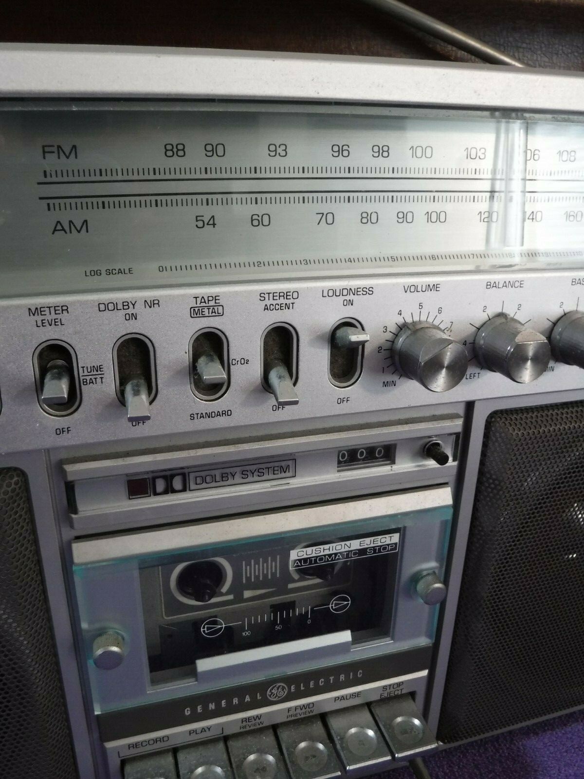 VINTAGE GE GENERAL ELECTRIC AM/FM RADIO/CASSETTE BOOMBOX~~MODEL 3-5286A