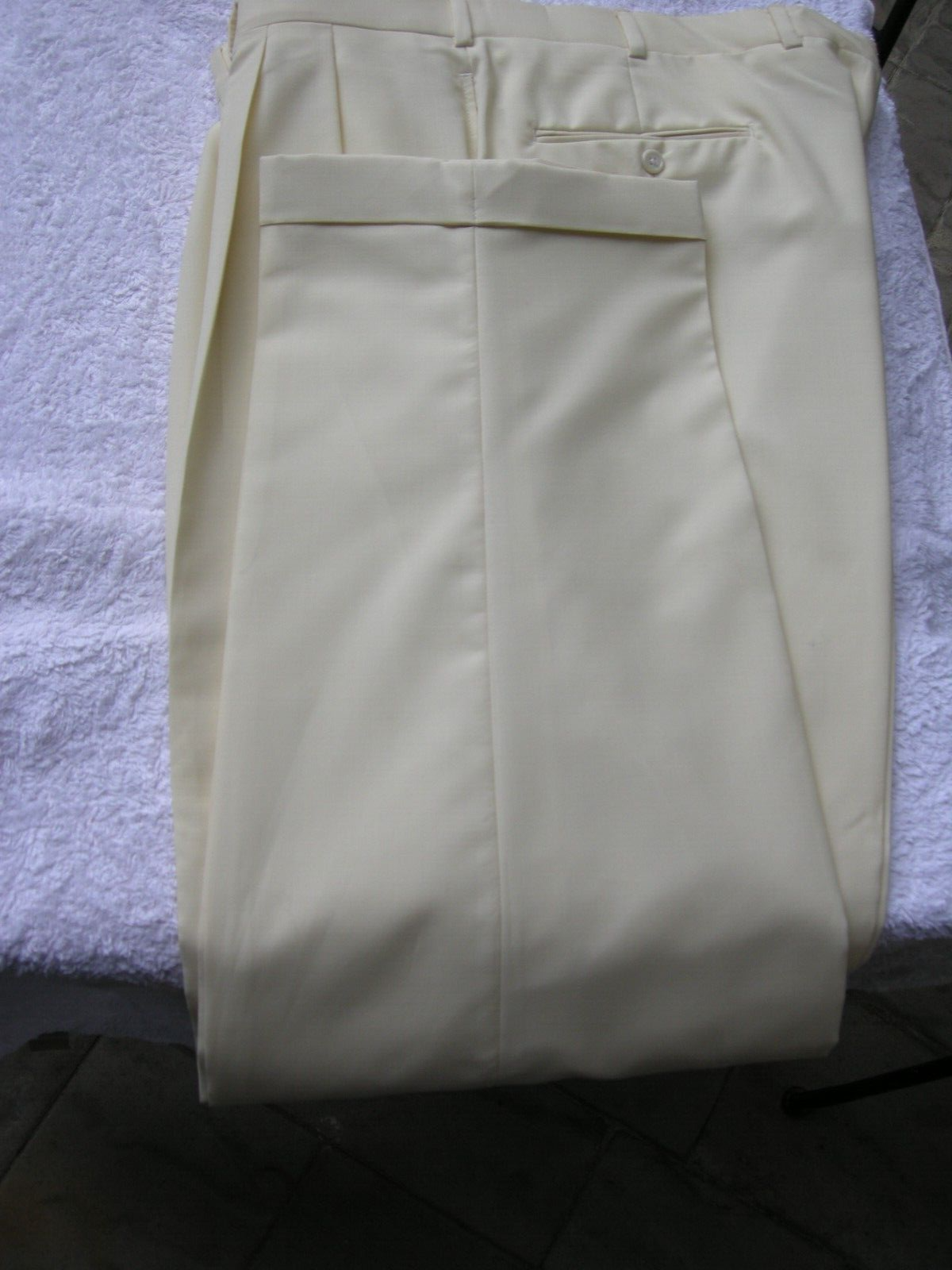 BROOKS BROTHERS DOUBLE- BREASTED CREME MOHAIR SUIT SIZE 48 LONG