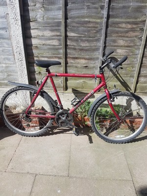 Raleigh Avalanche 26" Wheels 23" Frame Road Bike