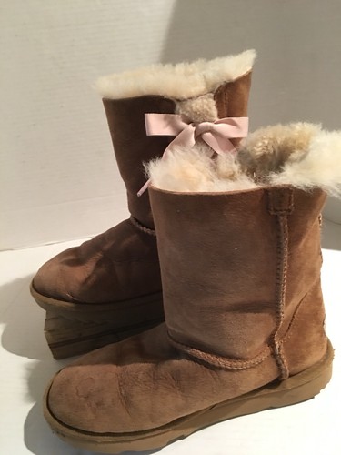 Ugg Pala Boot Girls sz 4 Tan w Pink Ribbon Suede Shearling
