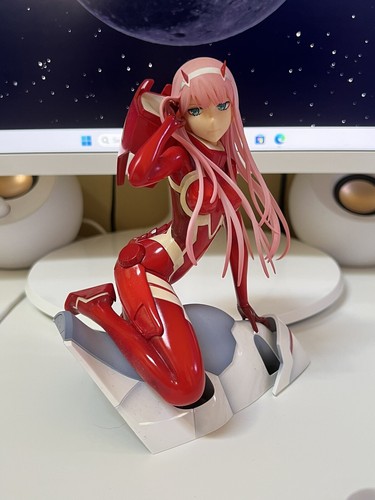 zero two kotobukiya figure - red pilot suit