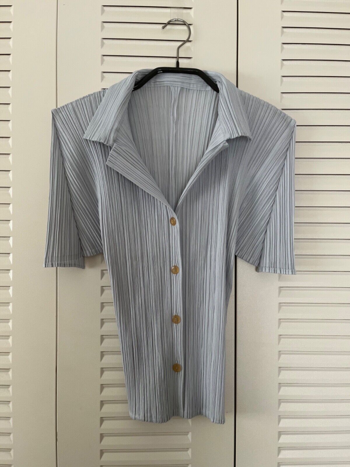ISSEY MIYAKE Pleats Please Shirt Silver Gray Size 3 from ISSEY MIYAKE Pleats Please Shirt Silver Gray Size 3 from