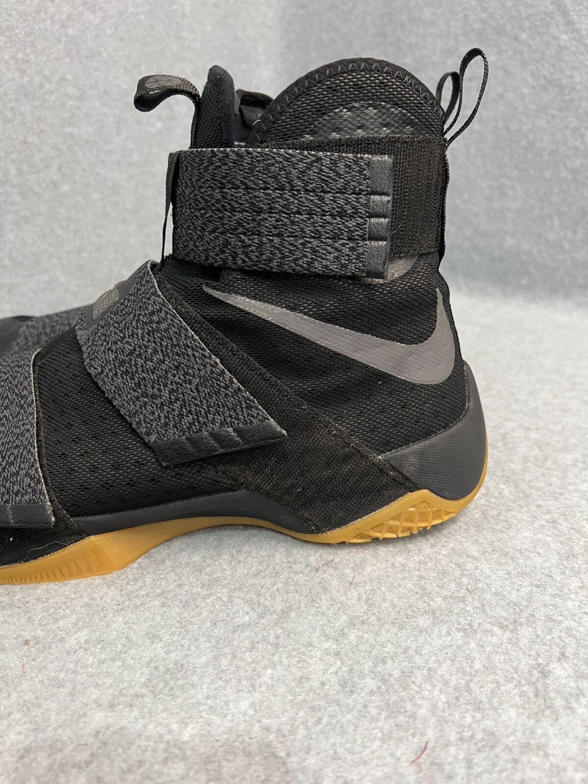 Nike Mens Lebron Soldier 10 844378-009 Black Basketball Shoes Mid Top Size 12