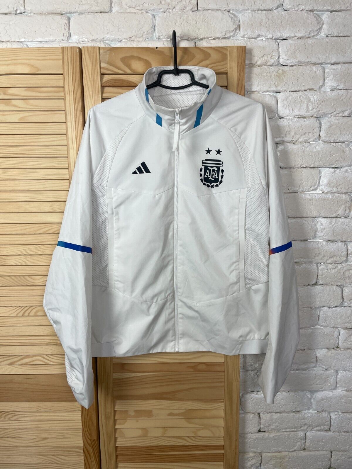 ARGENTINA TEAM TRAINING FOOTBALL SOCCER JACKET ZIPPED WHITE ARGENTINA TEAM TRAINING FOOTBALL SOCCER JACKET ZIPPED WHITE