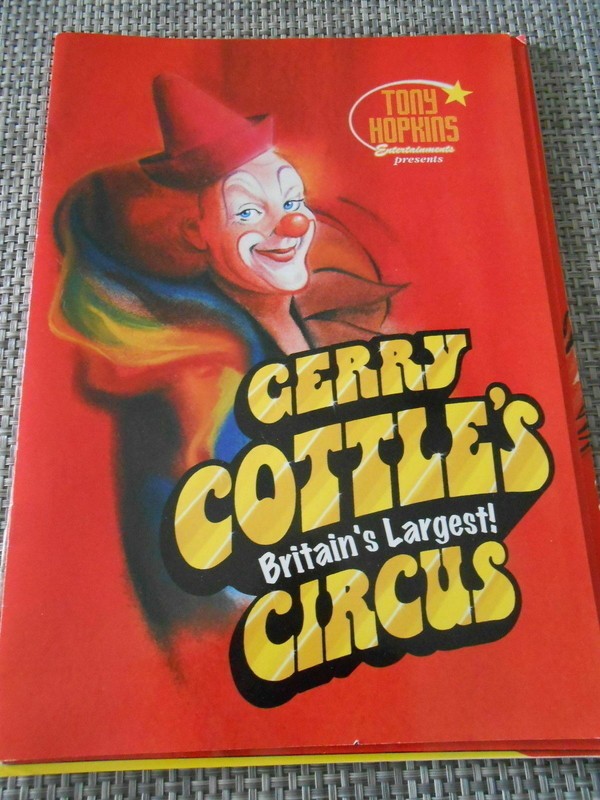 Programme Cirque/Circus Program 1997 Circus Cottle'S Britain'S Largest !