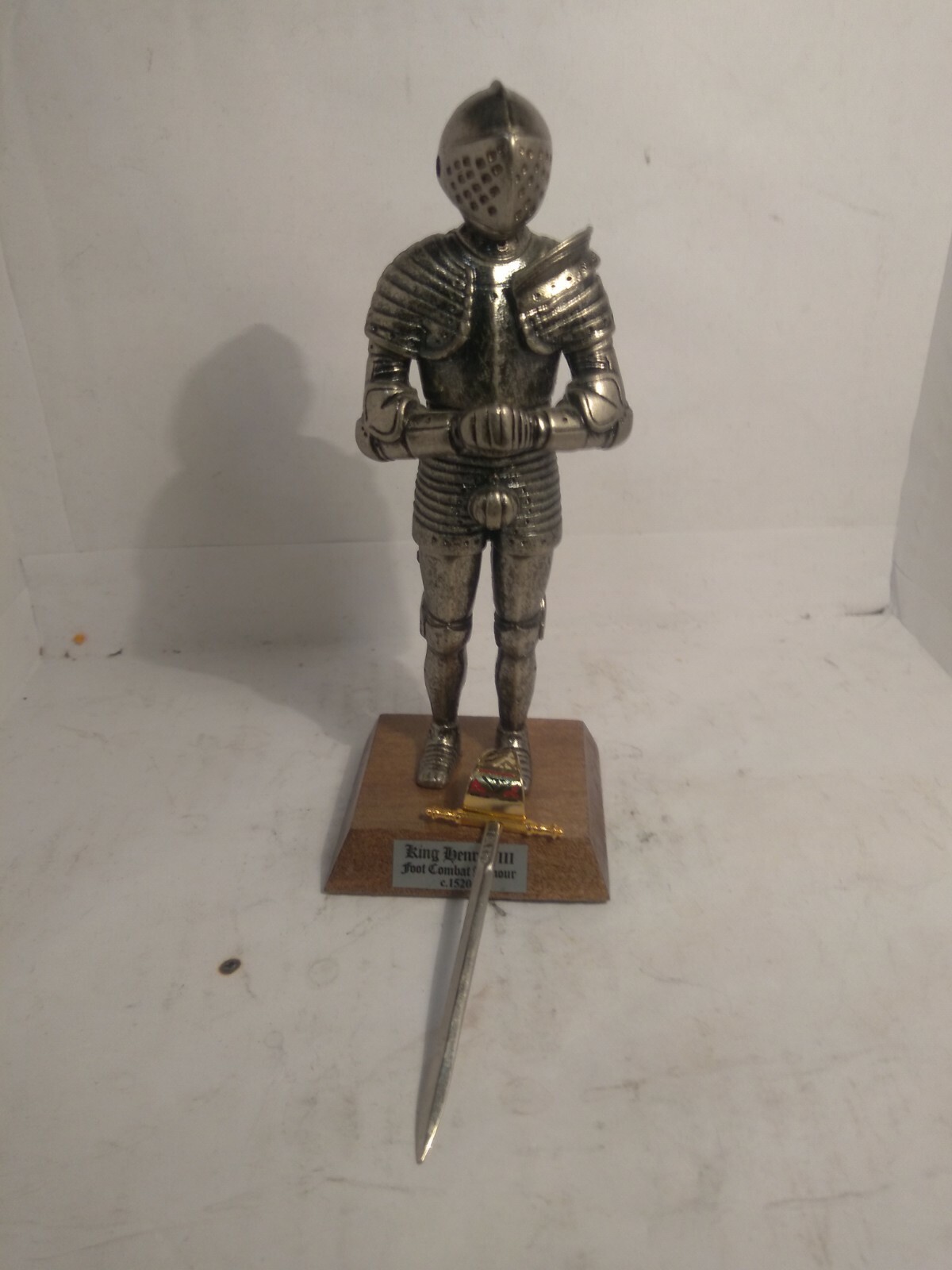 KING HENRY VIII FOOT COMBAT ARMOUR METAL STATUE