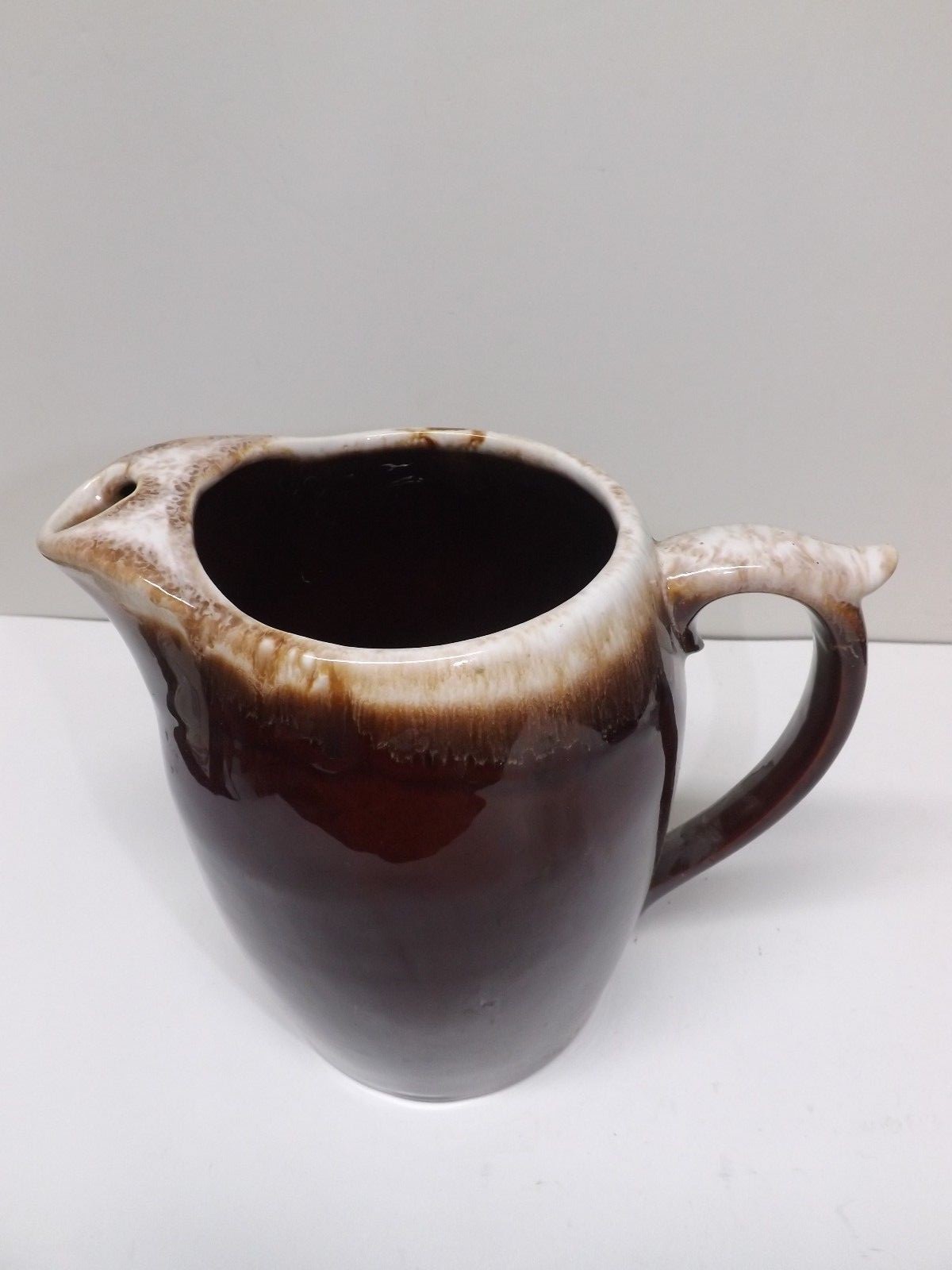 VTG RETIRED NELSON MCCOY BROWN DRIP #7011 ICE LIP PITCHER USA 80 OZ