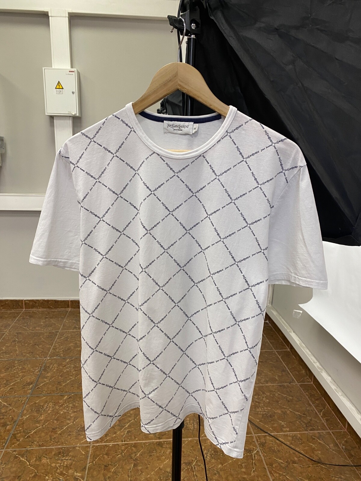 希少⭕️イヴサンローラン ヴィンテージ オールド ロゴ Tシャツ Ｌ80s〜90s Yahoo!オークション -「80s'」(イヴ・サンローラン) (い)の落札
