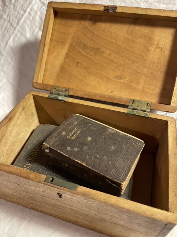 Antique Wooden Dovetail Box w/ 2 Early Bible Prayer Book 1800’s