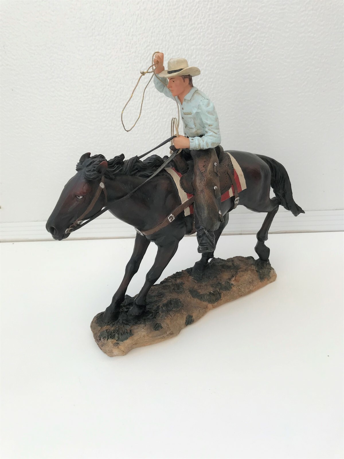 In Hot Pursuit Home Interiors Horse & Cowboy with Lariat Roping 2002 Resin