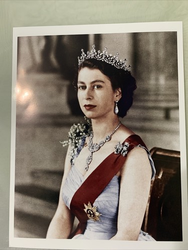 洋書 THE QUEEN: Elizabeth II 洋書 THE QUEEN: Elizabeth II 81RFEEen-yL._UF1000,1000_QL80_.jpg