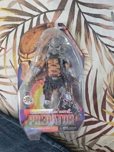 NECA Predator The Ultimate Alien Hunter Cracked Tusk NECA Predator The Ultimate Alien Hunter Cracked Tusk